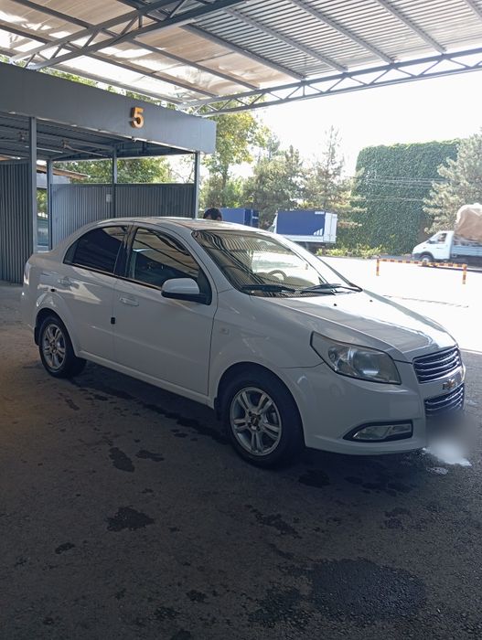 Срочно продам некся 3 автомат каробка.