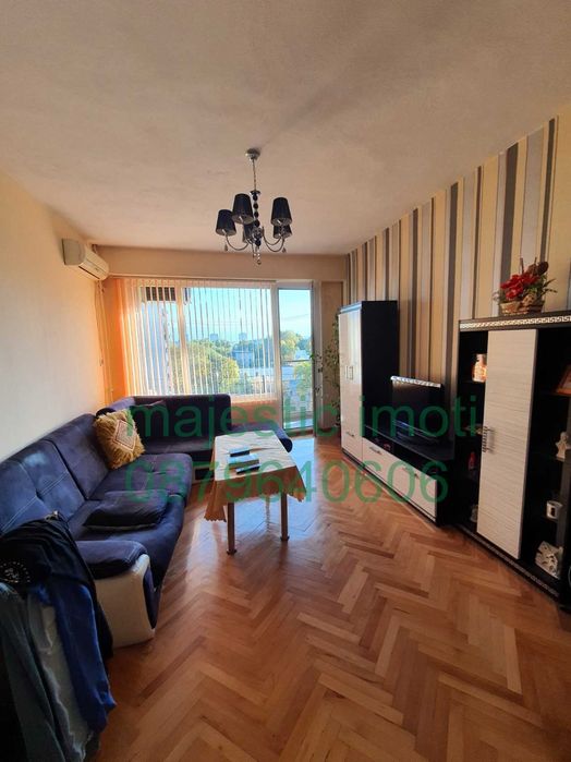 Двустаен апартамент в квартал Гагарин