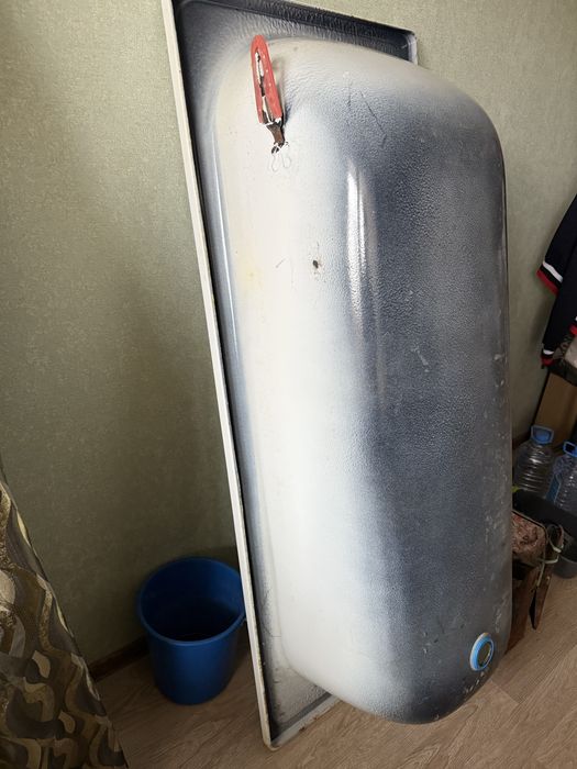 Продам деревянные двери и ванну