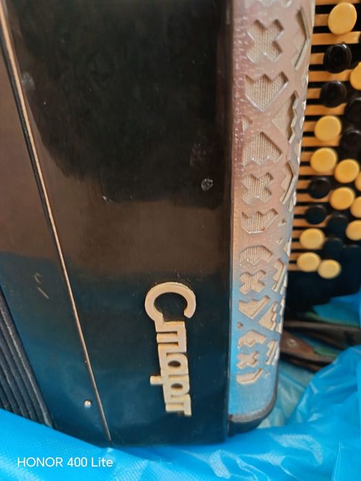 Продам Баян "Старт" 

Баян старый, в хорошем рабочем состоянии д