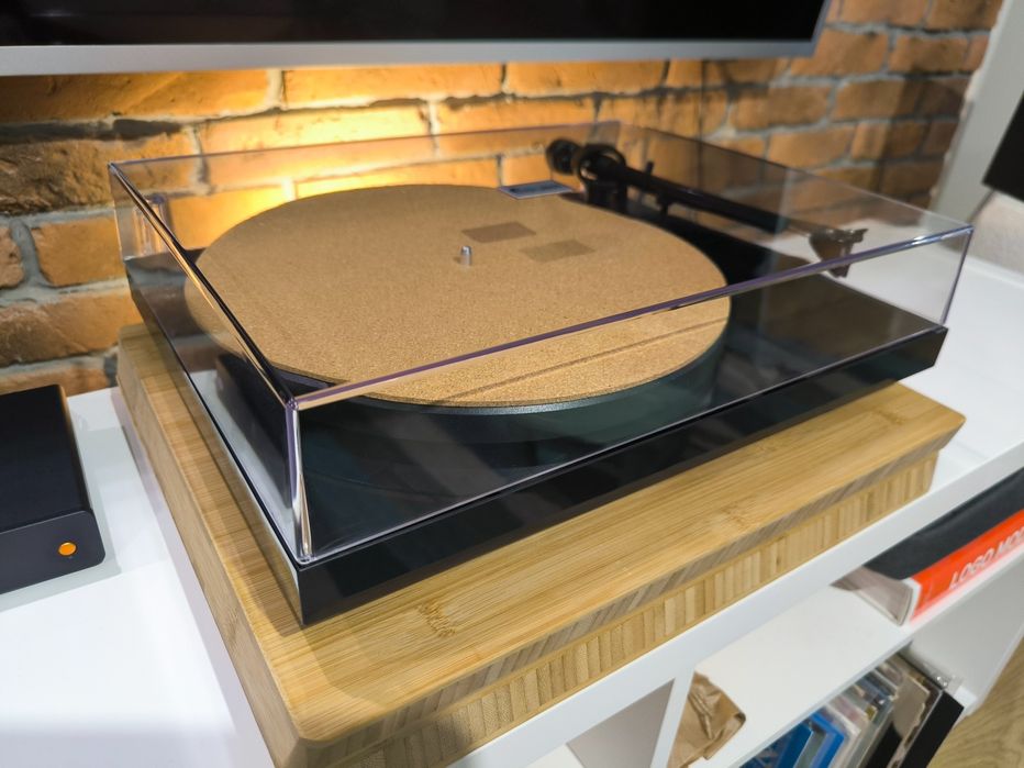 Грамофон Pro-Ject - Debut E Carbon