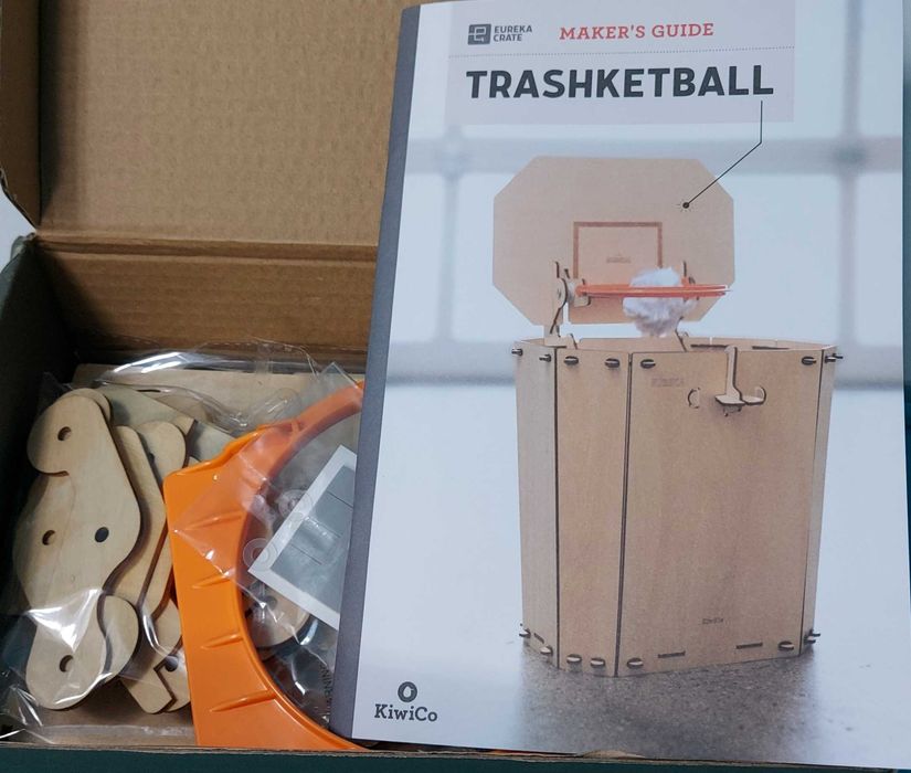 Kiwi Co. Eureкa Crate. Сглобяем кош и поставка за книги