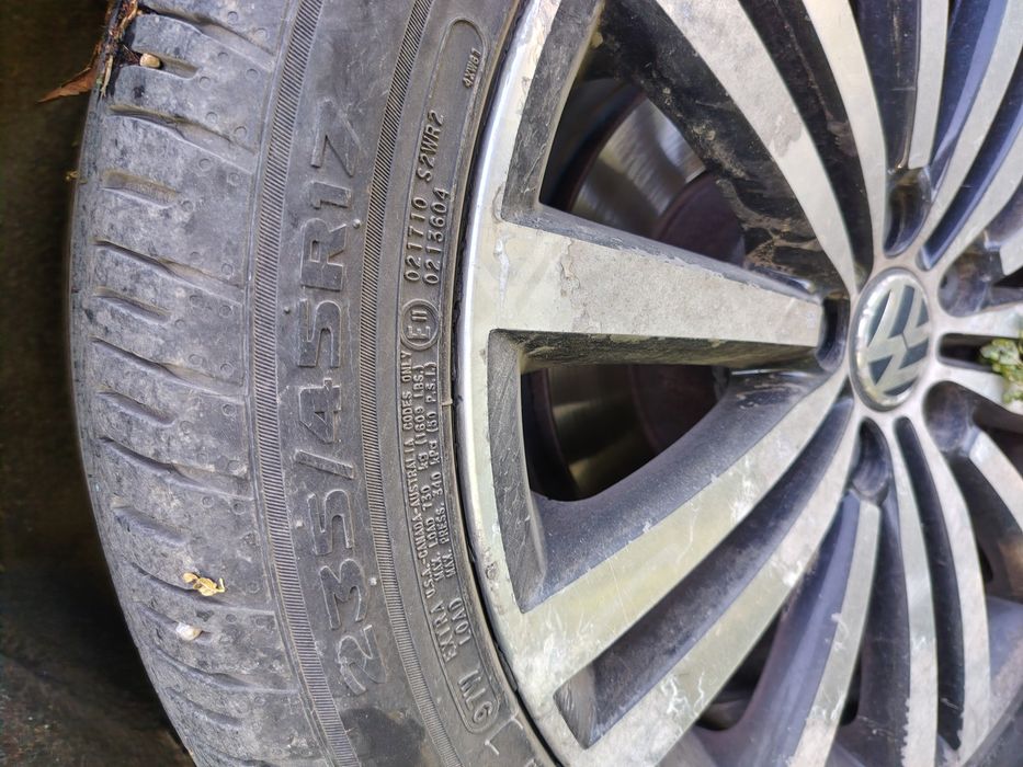 Джанти с гуми  235/45/17 за VW 5х112