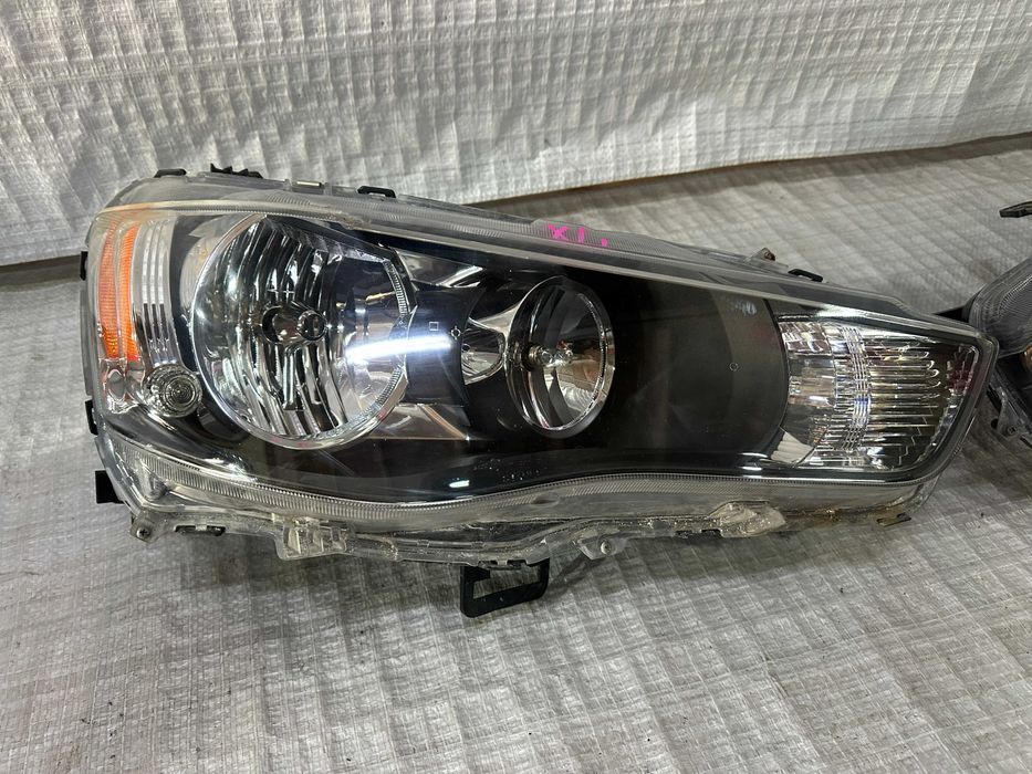 Фары фара Mitsubishi Outlander XL 2010-12 рестайл, оригинал из Японии