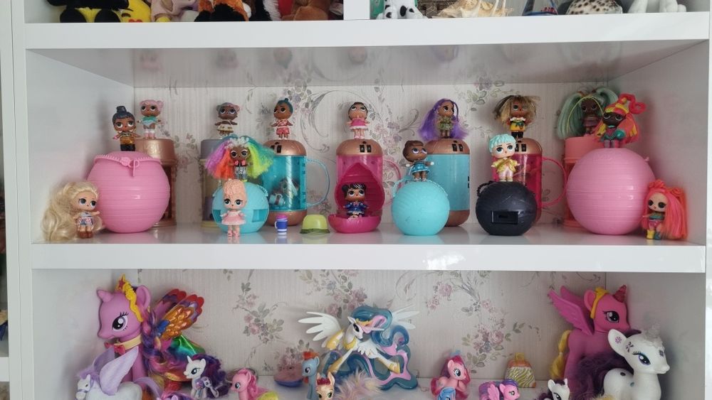 Vând păpuși LOL, figurine Disney și ponei.