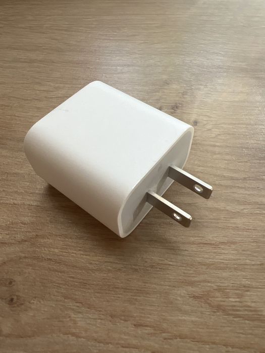 Incarcator Apple UK