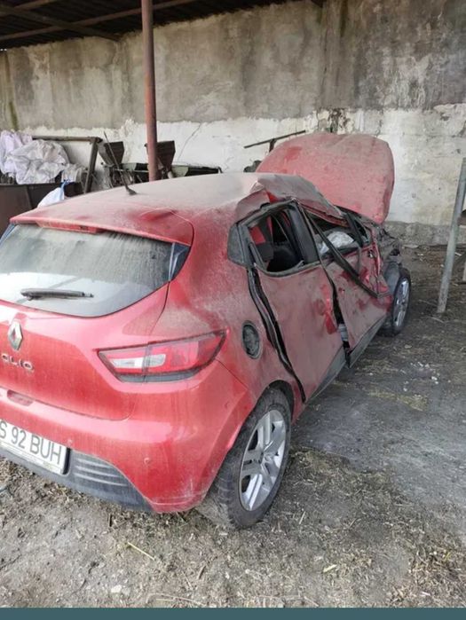Vând Renault Clio din 2020 avariat pe partea dreapta