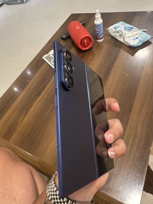 Продавам Samsung Galaxy Z fold 7 512 GB 2 години гаранция. Закупен на 6.03.2026г.