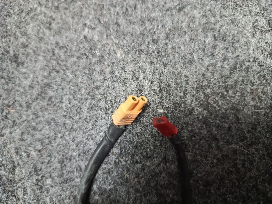 Аккумулятор сотилади