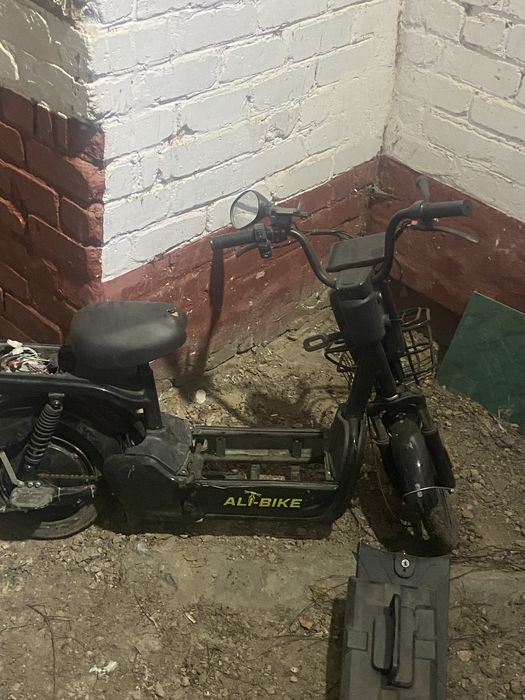 электро скутер на ходу