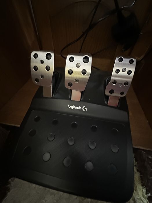 Logitech G29 + monitor Samsung – setup racing PC/PS5”