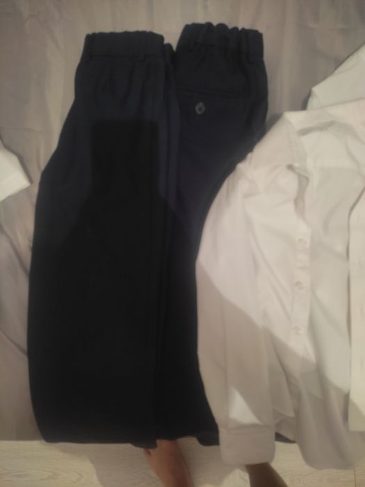 Школьные брюки и рубашки