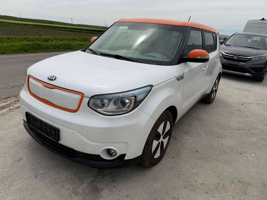 Kia Soul EV 2019 109 конски сили (81.4 kW).