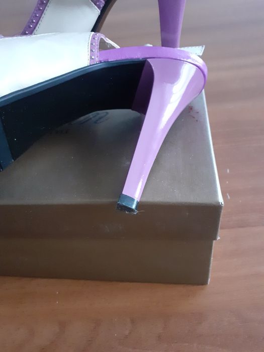 Продаются женские туфли