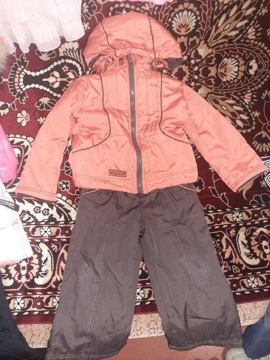 Продам куртки на девочку