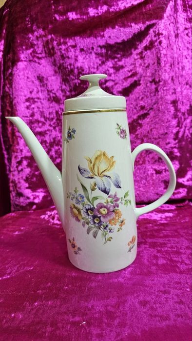 Продаются вазы ,чешские .Уточнять