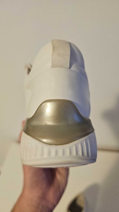 Geox albi, marimea 37 EU, 7 US, 4UK