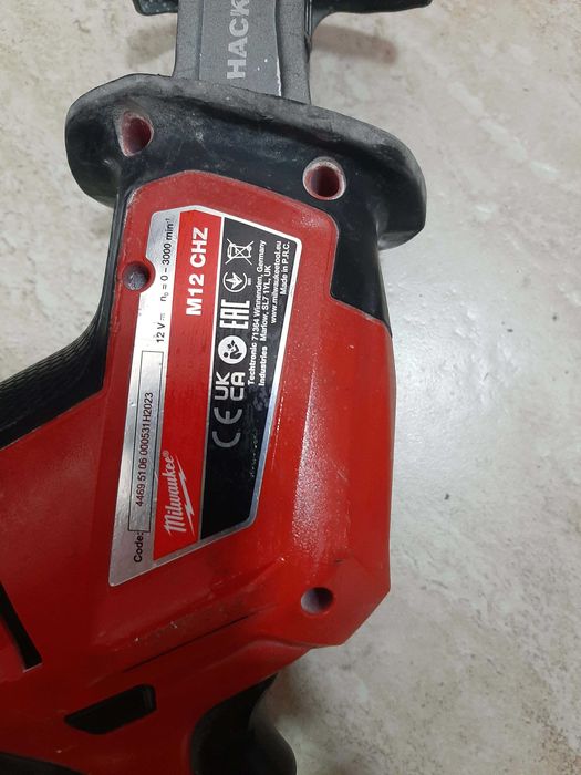 Акумулаторен Саблен трион Milwaukee  - безчетков с батерия M12 CHZ