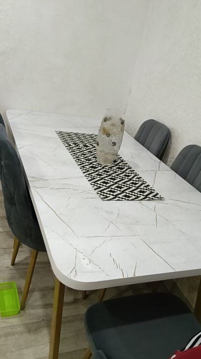 Продам стол без стульев