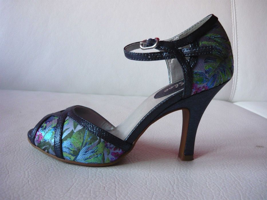 Продавам нови дамски сандали Ruby Shoo размер 37