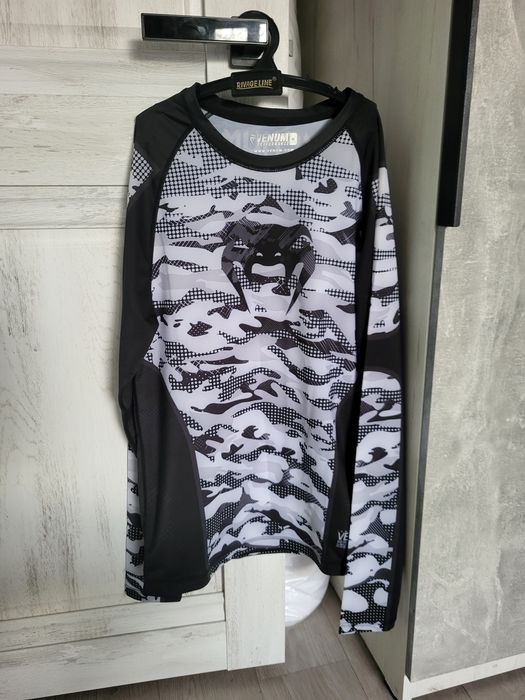 Продам костюм для спорта