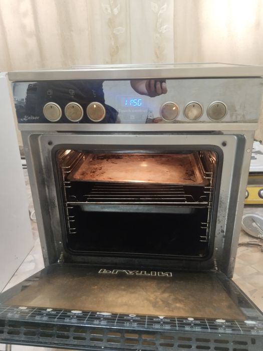 Продам стеклокерамическую плиту Kaiser