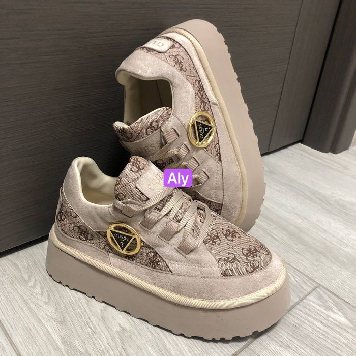 Ugg-uri diferite modele