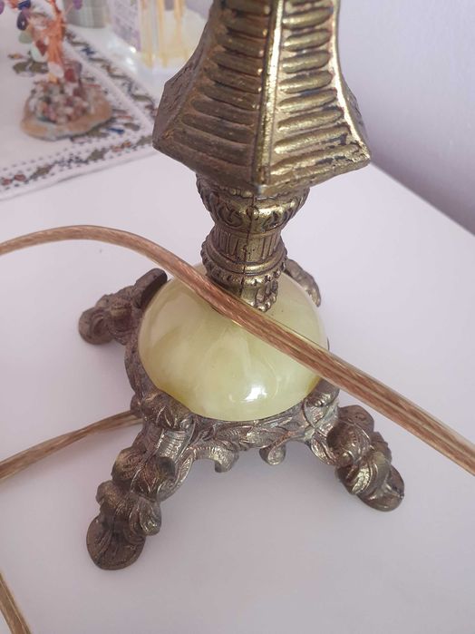 Нощна лампа с кожа и естествен камък