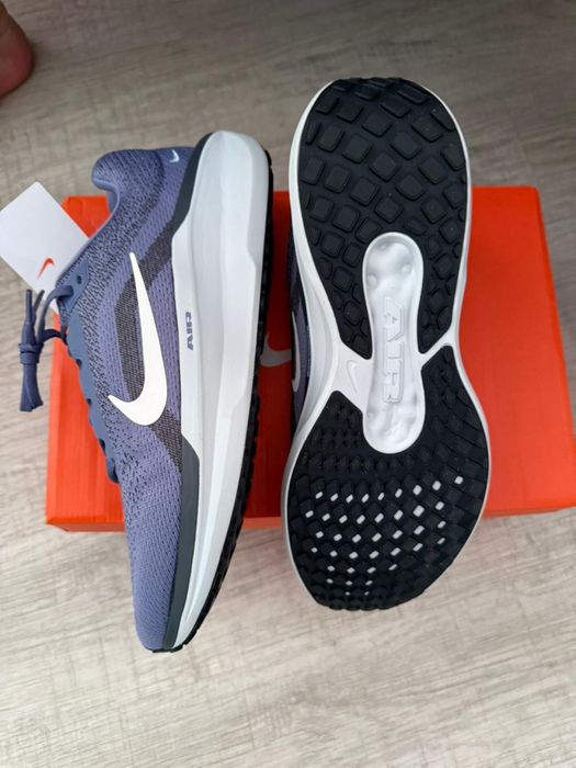 Кроссовки NIKE.  Оригинал.