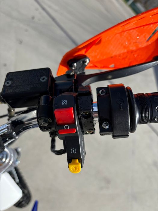 Vând cross / dirt bike 125cc (aprox.) – mai multe detalii la tel