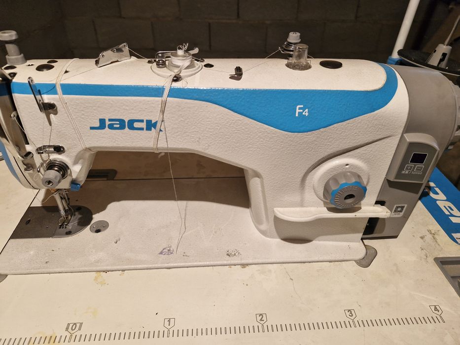 Продается швейные машины фирмы Jack