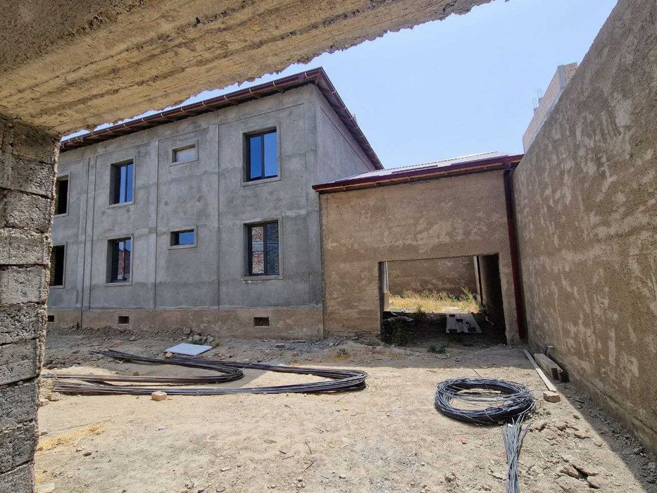 Samarqand shahri, Chayniyda Town House sotiladi