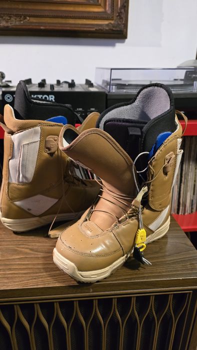 Boots Burton Mint marime 38 si boots snowboard Escape marime 38