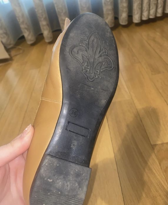 Balerini aurii din piele