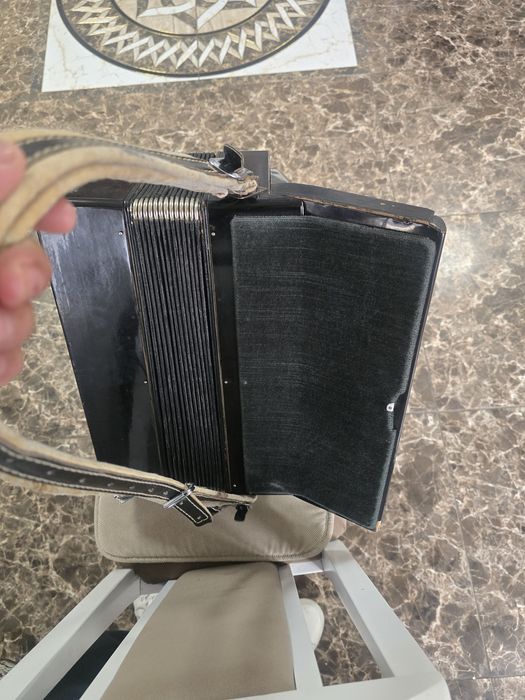 Acordeon 80 basi 750 lei