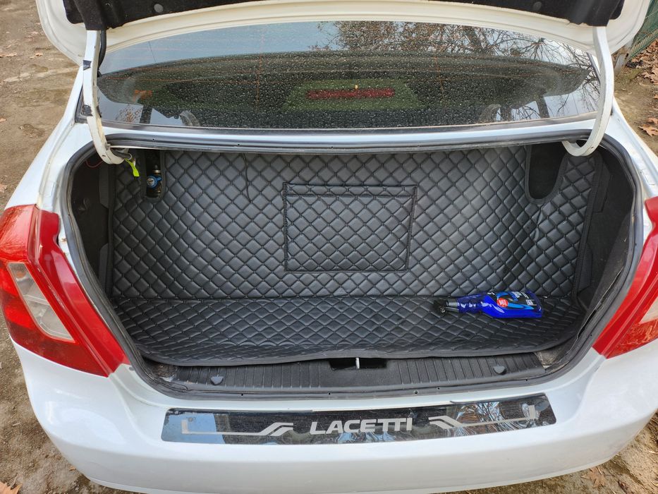 Срочно Lacetti-1.6 АВТОМАТ. 2013г НЕбитая НЕгнилая. Звонить 12до20 час