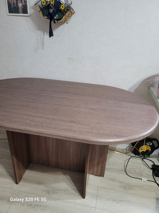 Стол овальный 90 см x 1.5