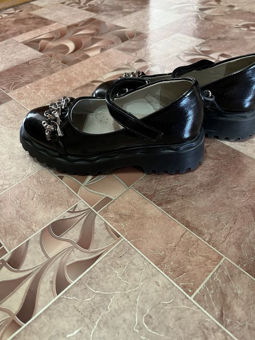 Продам обувь для девочек