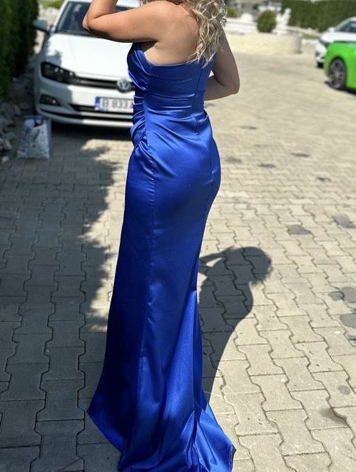Rochie lunga , cu trena