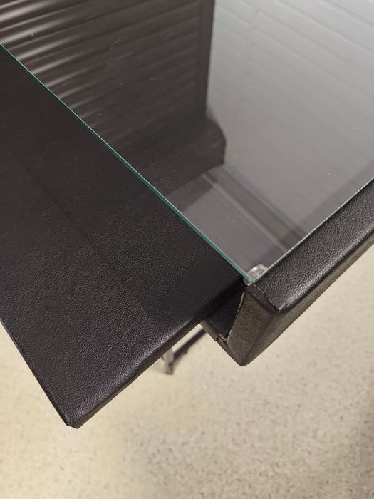 Doua vitrine expunere bijuterii sau obiecte mici, pentru masa/blat cu sertar 62x62