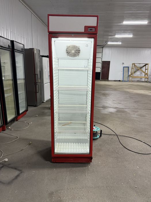 Холодилник в изумитолном состаение