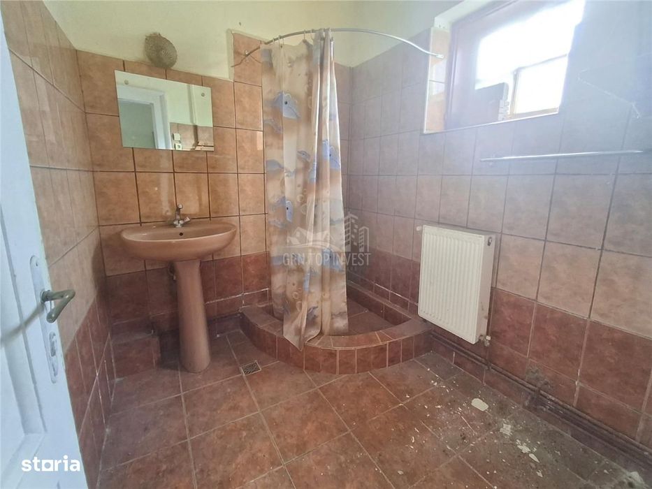 2 Apartamente la casa pivnita garaj in Cisnadie