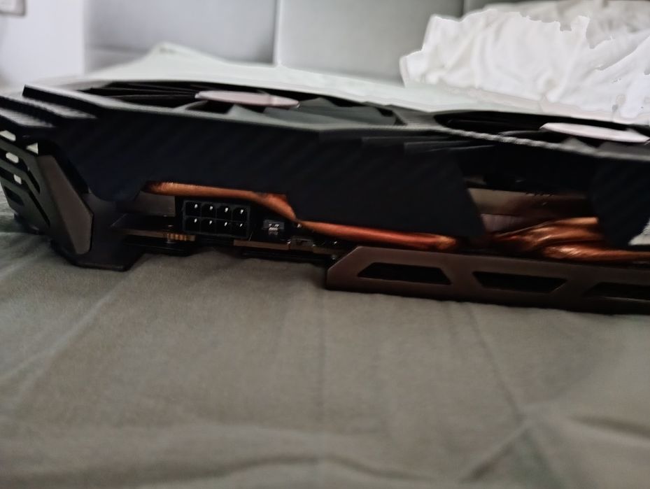 Vând placa video Xfx Rx580 8 GB ddr5