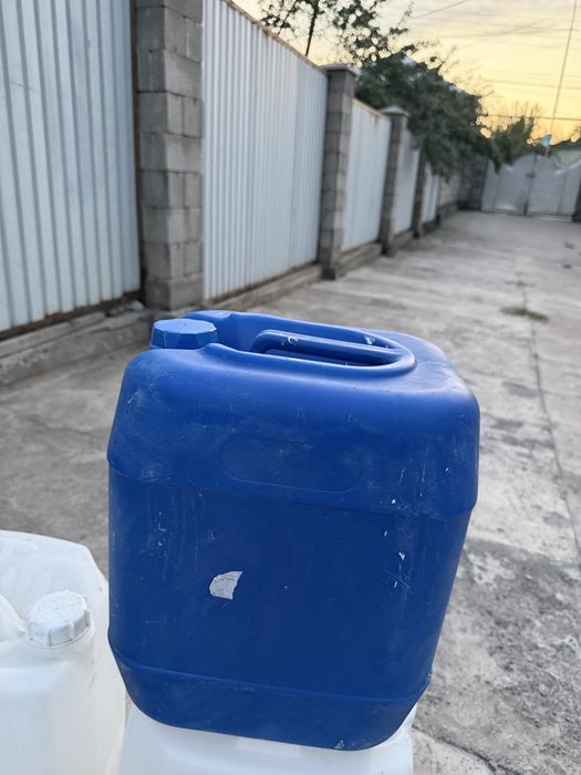 Продам конистры 30л.