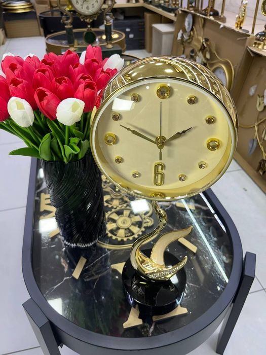 Часы  настольные люкс качеством  неповторимый падарок