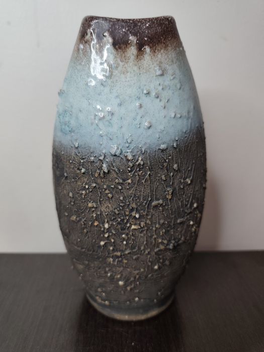 Много красива ваза от арт керамика.