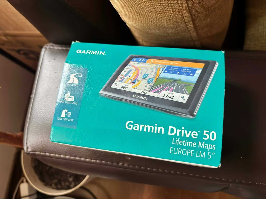 Навигация Garmin Drive 50