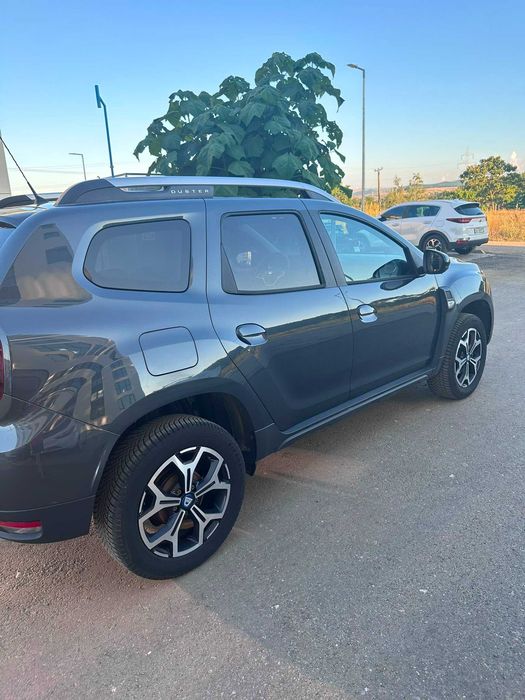 Vând Dacia Duster