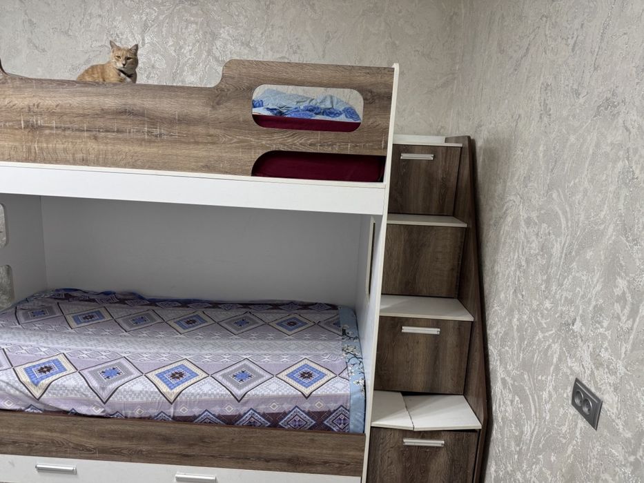 Продаю двухьярусную кровать