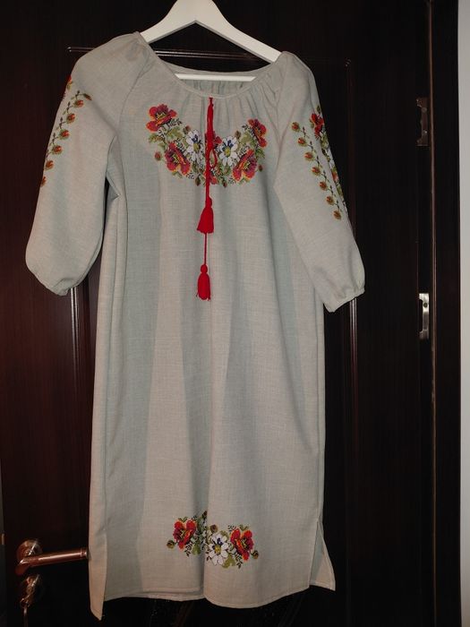 Rochie brodată manual